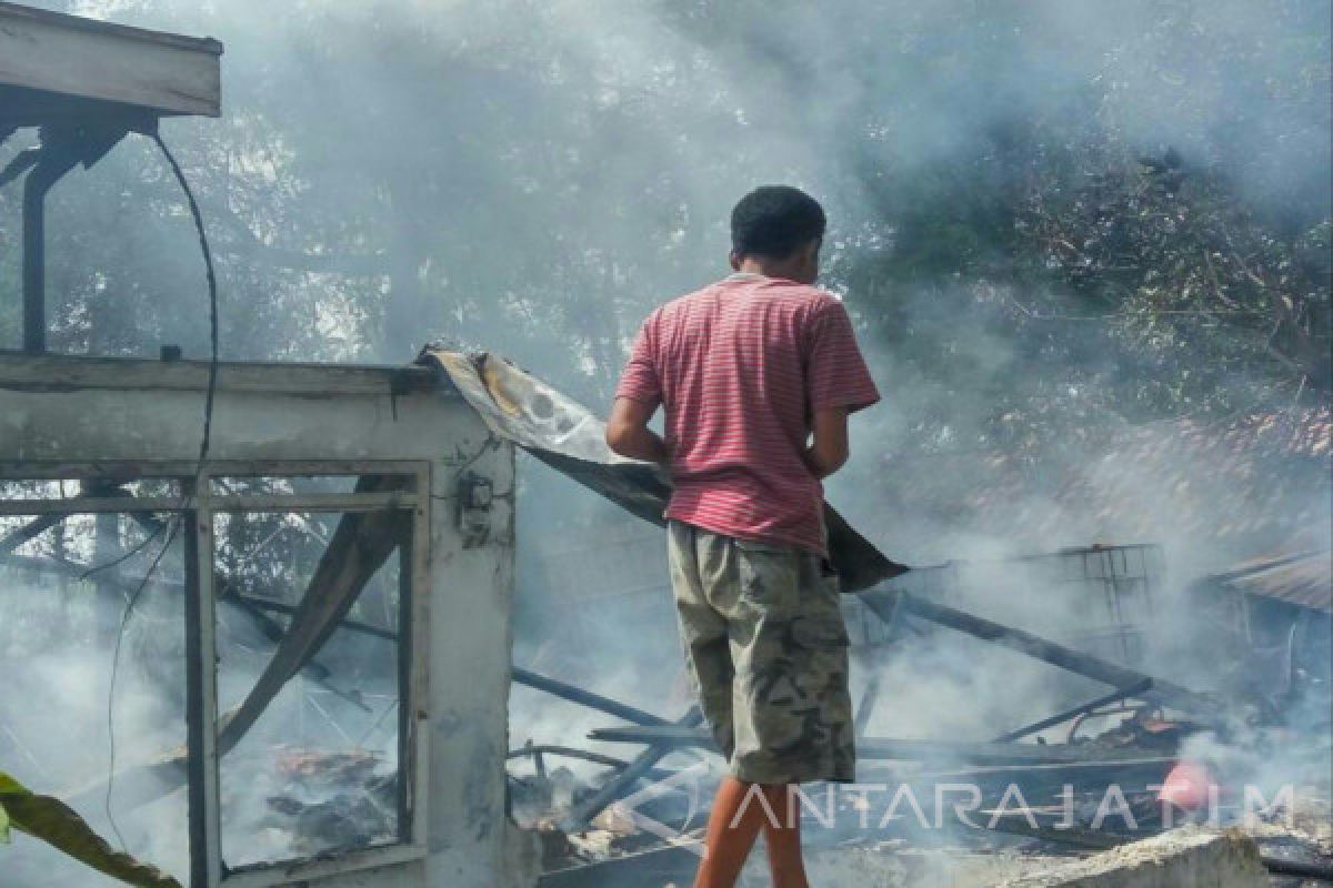 Bangunan Milik Warga Pademawu Pamekasan Terbakar