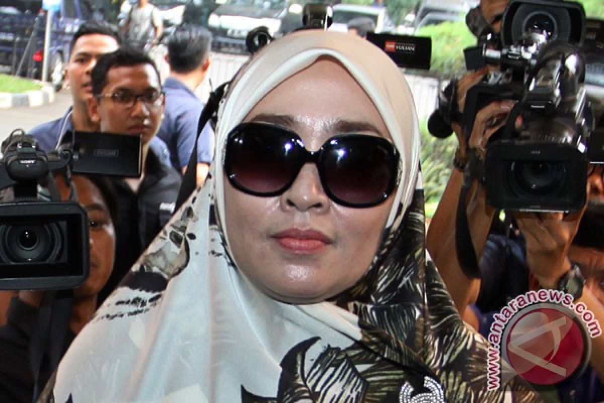 Firza Husein pakai cadar saat diperiksa polisi, tolak semua tuduhan