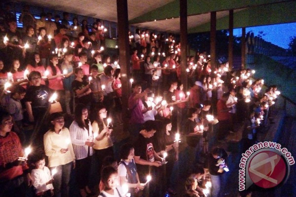 Seribu Lilin Kapuas Hulu Untuk Damai NKRI