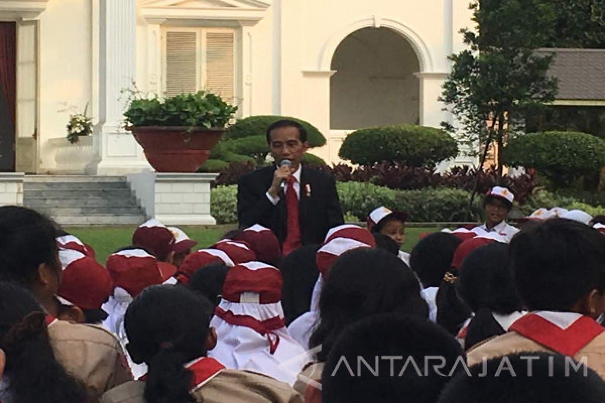 Presiden Undang Ratusan Siswa Rayakan Hari Buku (Video)