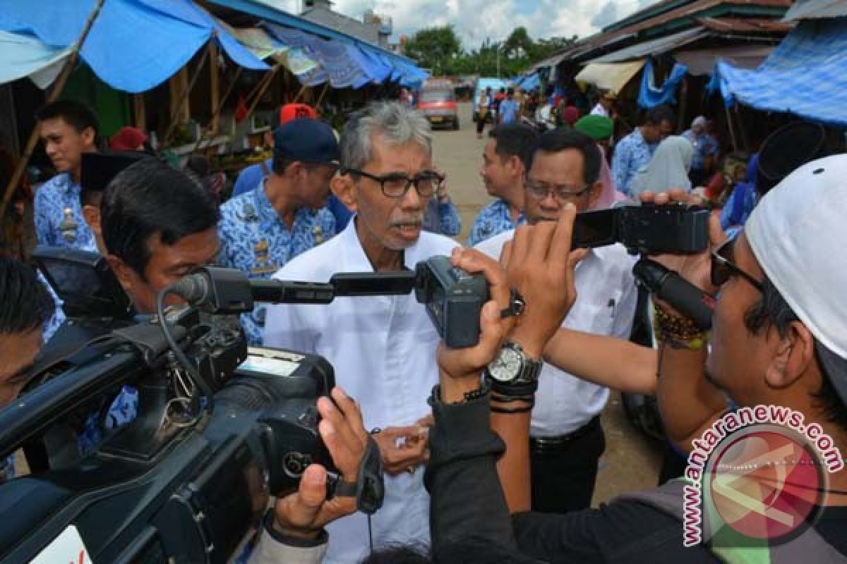 Sekda Sidak Pasar Sentral Sinjai Jelang Ramadhan