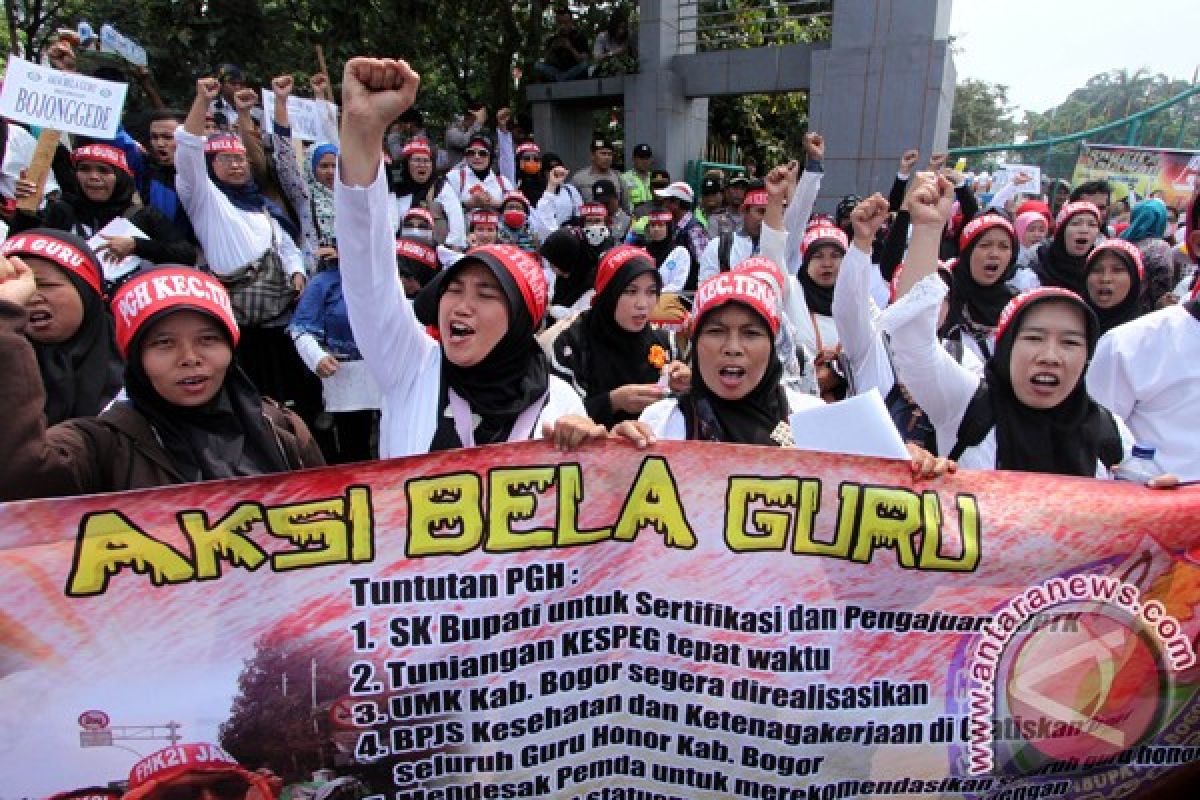 Guru honorer Cianjur protes aturan perekrutan CPNS