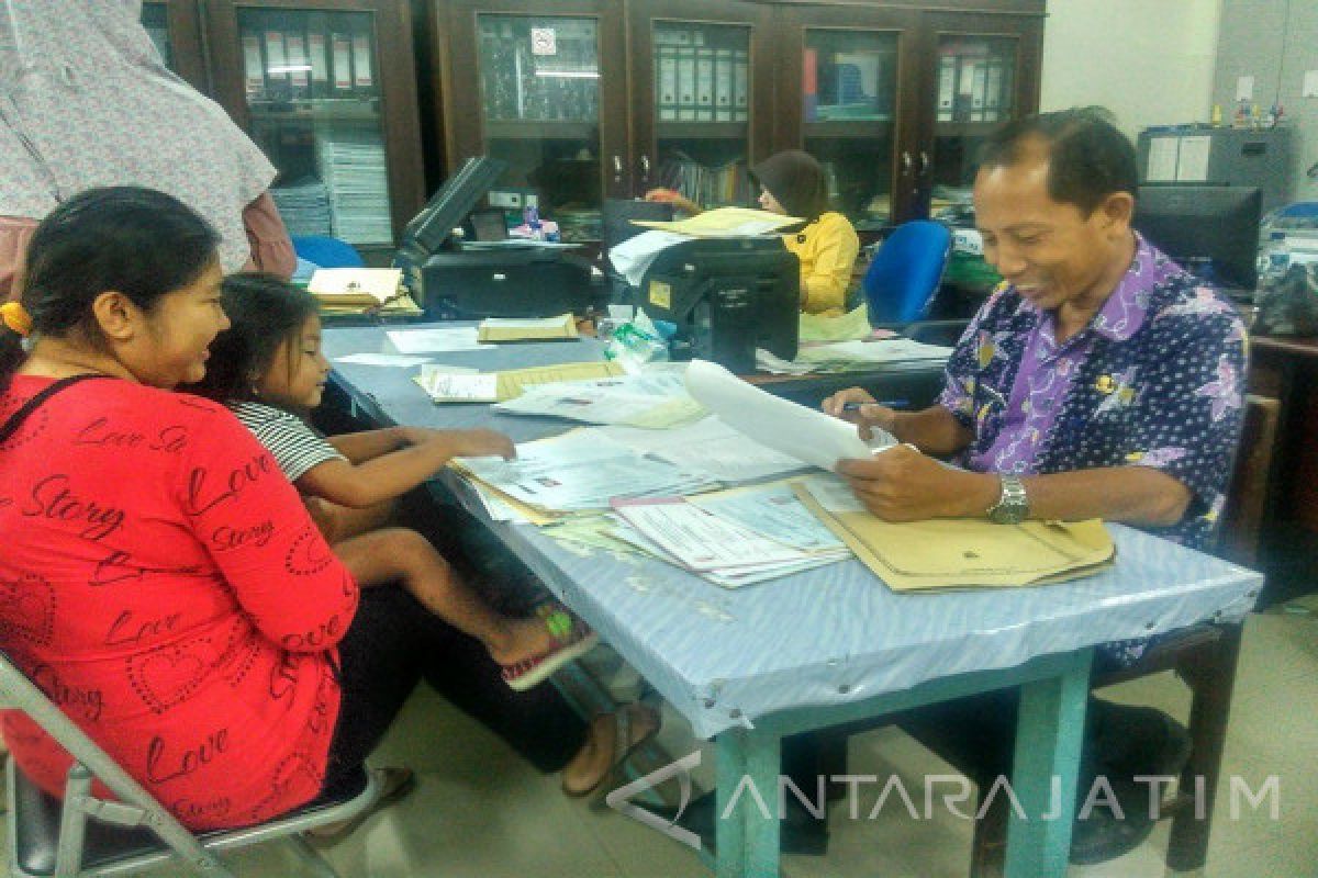 Dispendukcapil Bojonegoro Prioritaskan KTP Elektronik Pemula (Video)