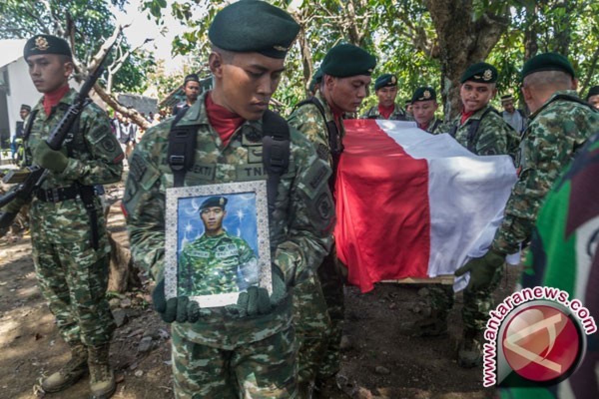 Prajurit TNI yang gugur saat latihan dimakamkan