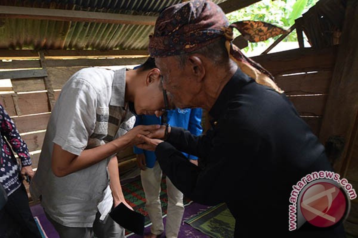 KETUA PMII DISIDANG ADAT