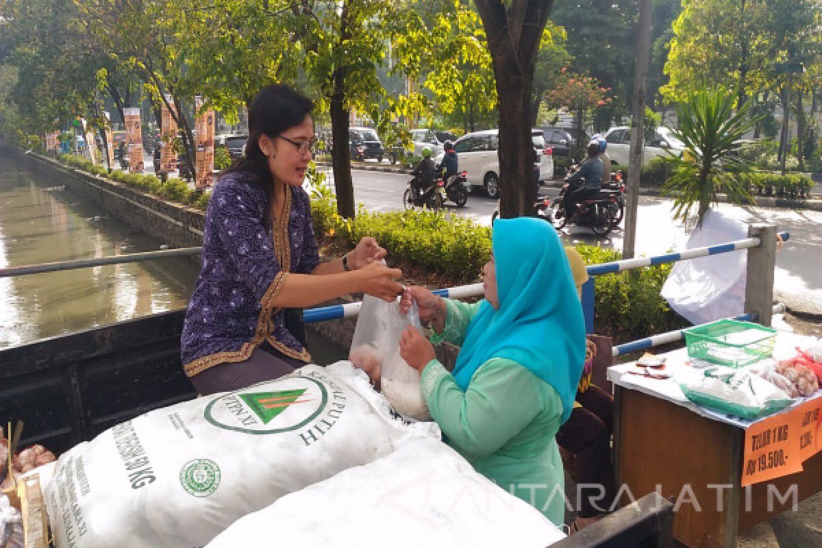 Operasi Pasar Bulog Surabaya Utara Sasar 15 Titik