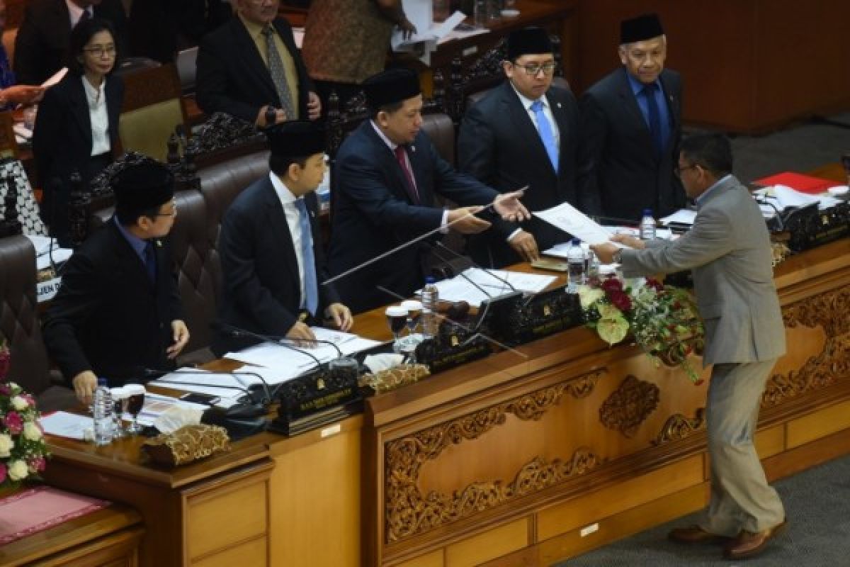 PKS minta Paripurna DPR batalkan angket KPK