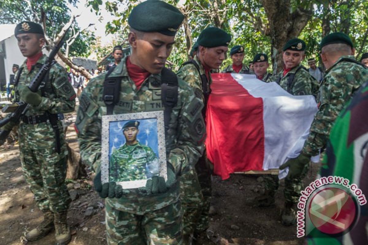 Prajurit TNI yang gugur saat latihan dimakamkan