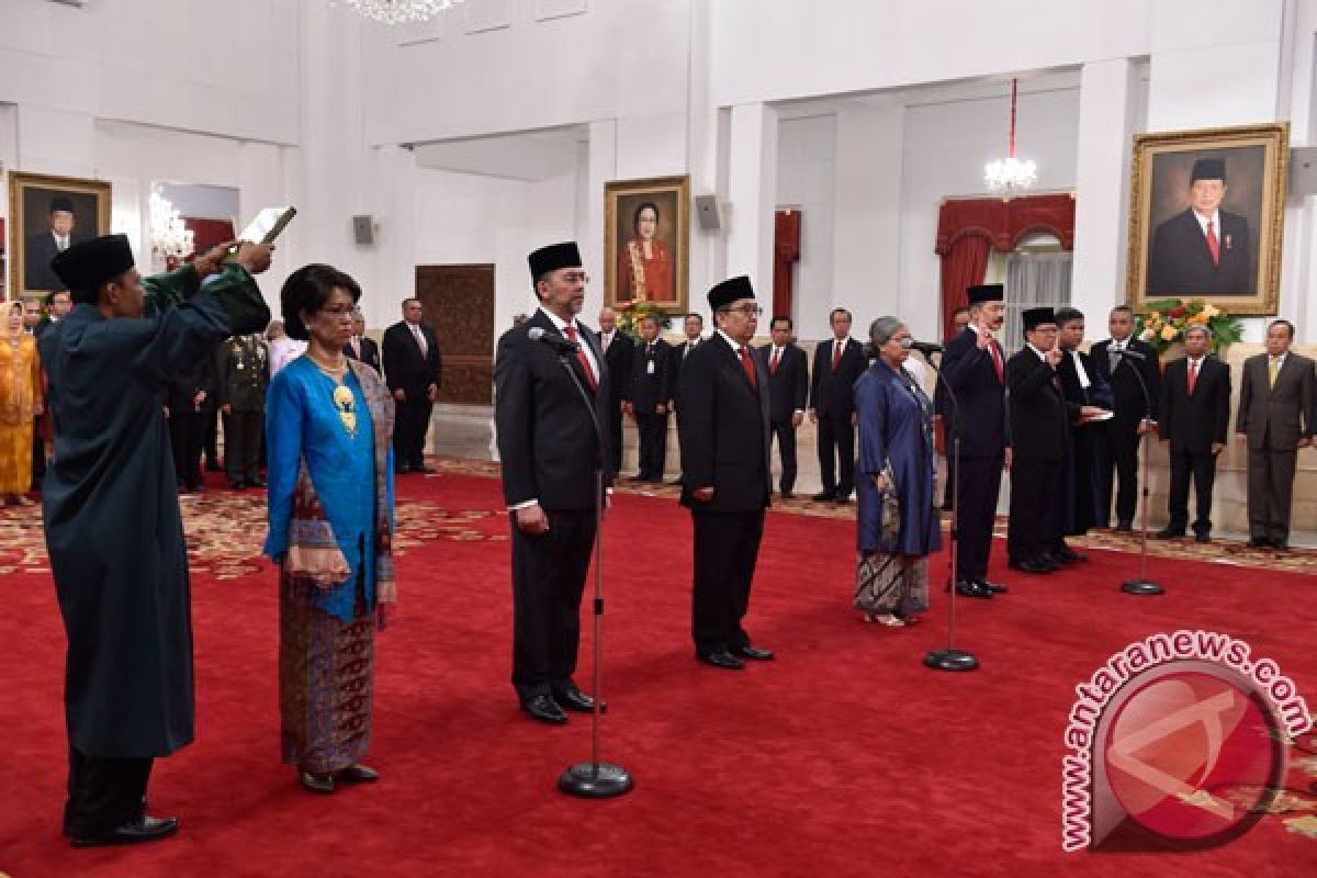 President inaugurates six ambassadors to friendly countries