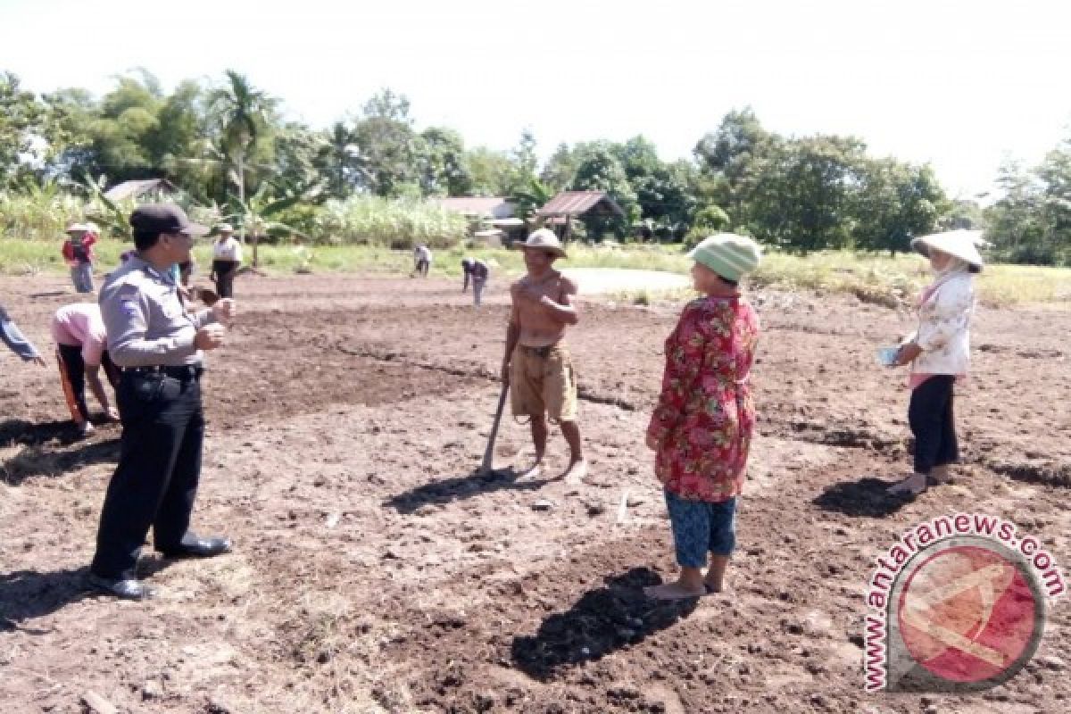 Polsek Seponti Jaya Sosialisasikan Tanpa Bakar Lahan ke Petani