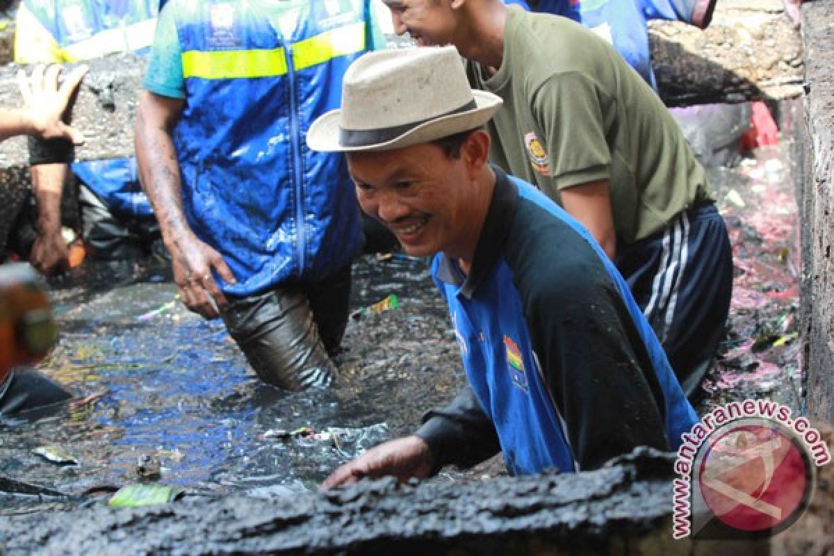 Cara Wali Kota Harnojoyo atasi sampah