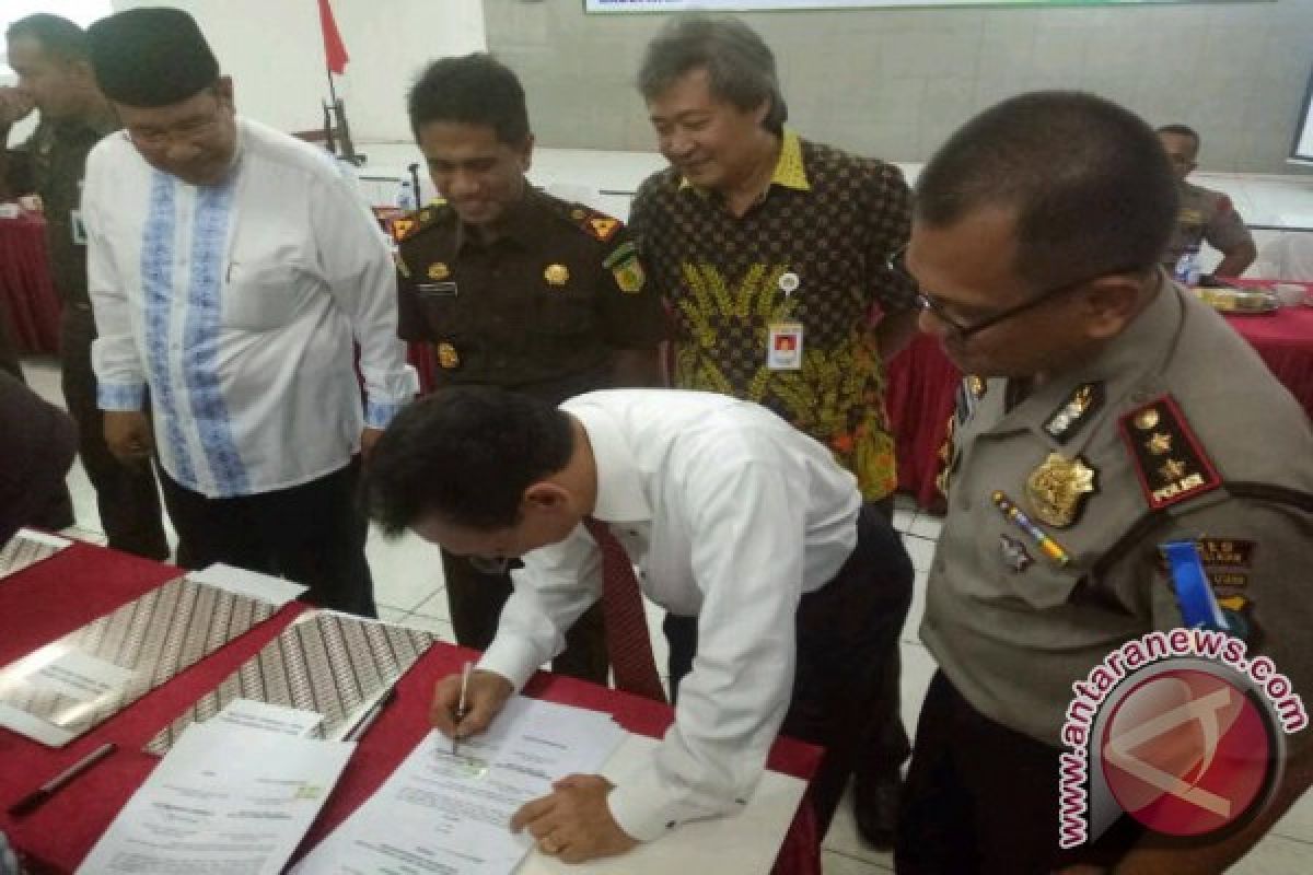 Bupati Tapsel dan Kapolres MoU Bentuk Satgas Pangan