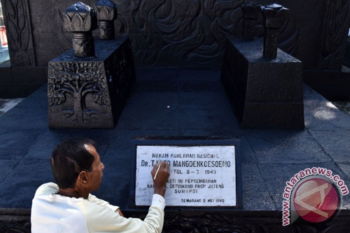 Tjahjo resmikan patung tokoh Tiga Serangkai Tjipto Mangoenkoesoemo di Ambarawa