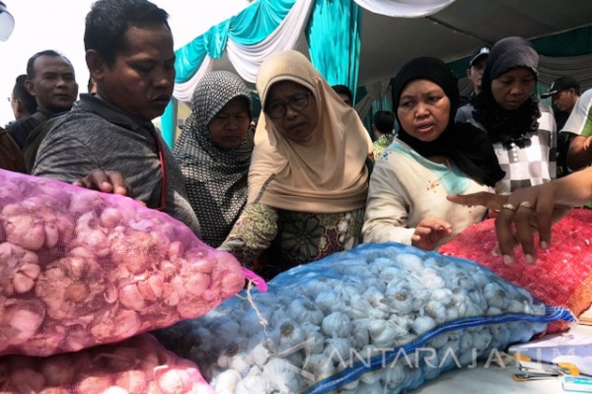 Mentan Operasi Pasar Bawang Putih di Surabaya (Video)