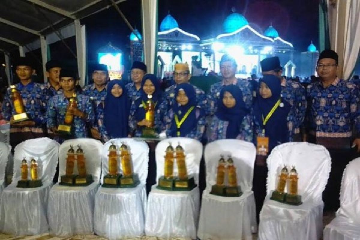 Mantap! Bupati Barut Umrahkan Tujuh Juara STQ Kalteng