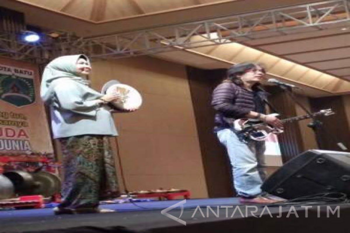 Mr D Kolaborasikan Gitar-Rebana Digital Rancangannya