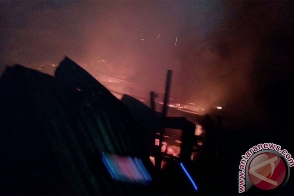 Sebuah Rumah di Tanjungpinang Hangus Terbakar