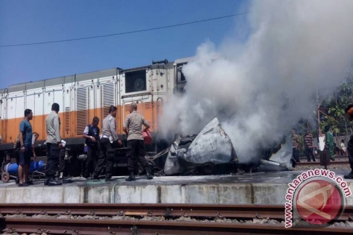 Mobil Terseret Kereta di Grobogan, Empat Tewas