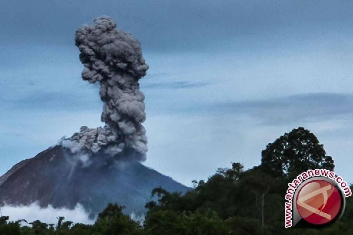 Gunung Sinabung Meletus, Semburkan Abu Hingga 4 Km
