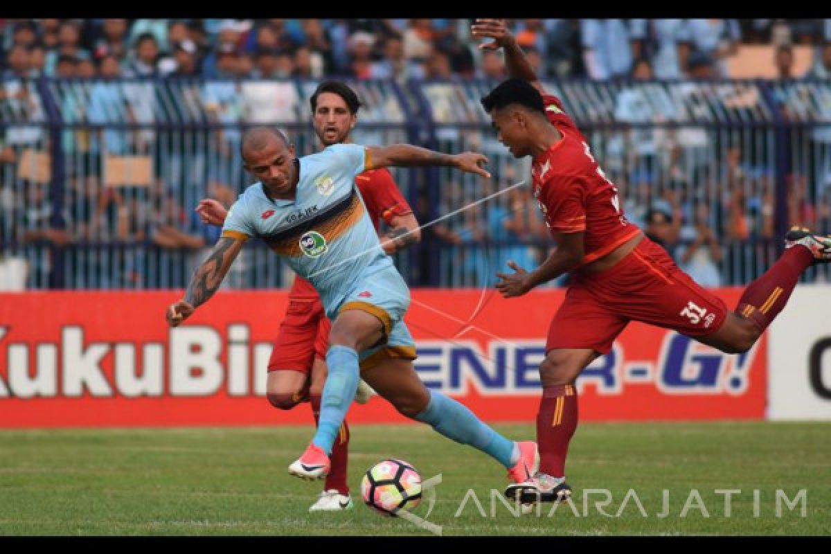 Persela Lamongan Menang Telak Atas Arema FC 4-0