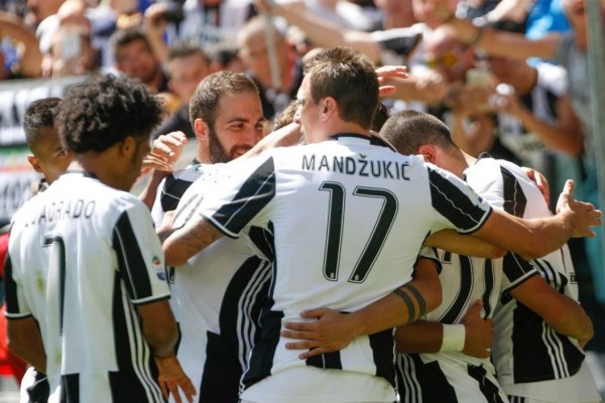 Juventus tekan Napoli usai tundukkan Genoa 1-0