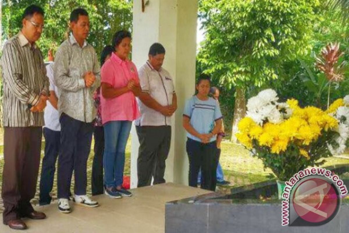 Bupati Simalungun Ziarah ke Makam Raja Raya