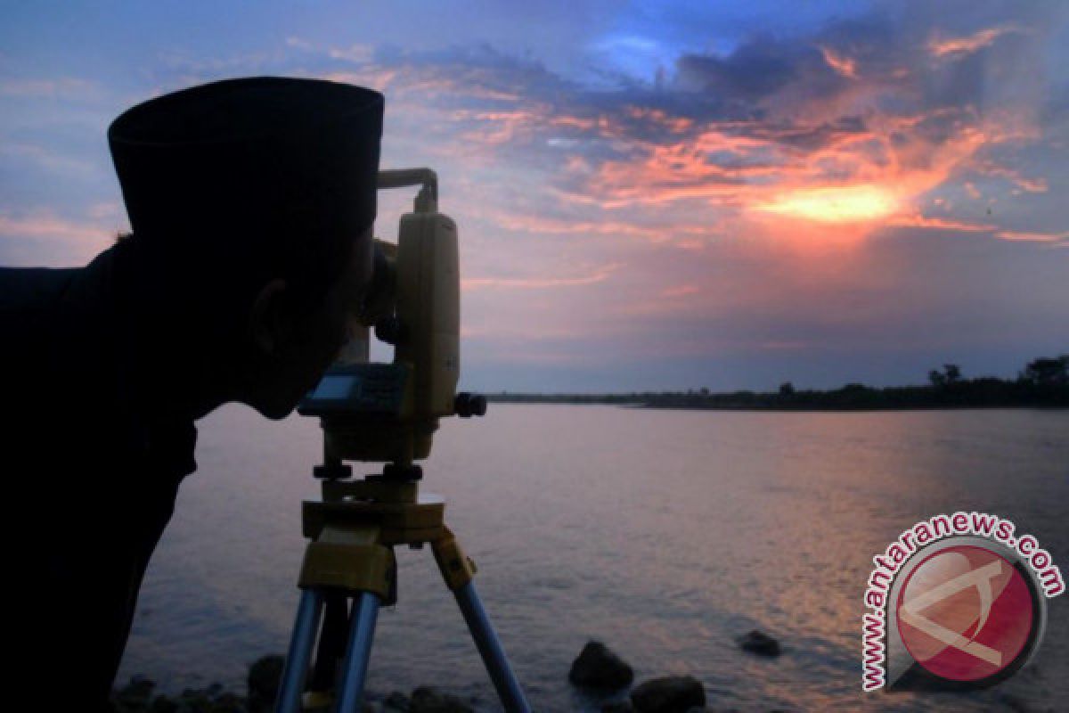 Hilal Tak Tampak di Padang