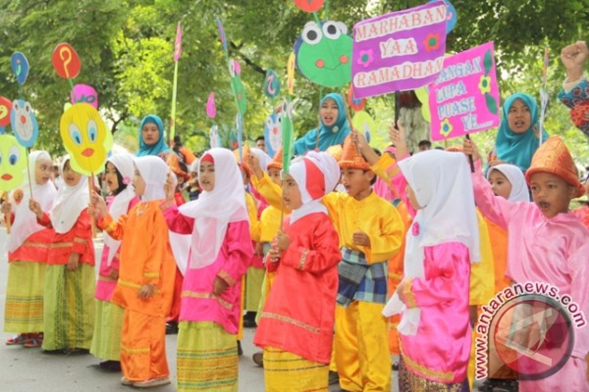 Ribuan Warga Muntok Gelar Pawai Targhib Sambut Bulan Suci Ramadhan