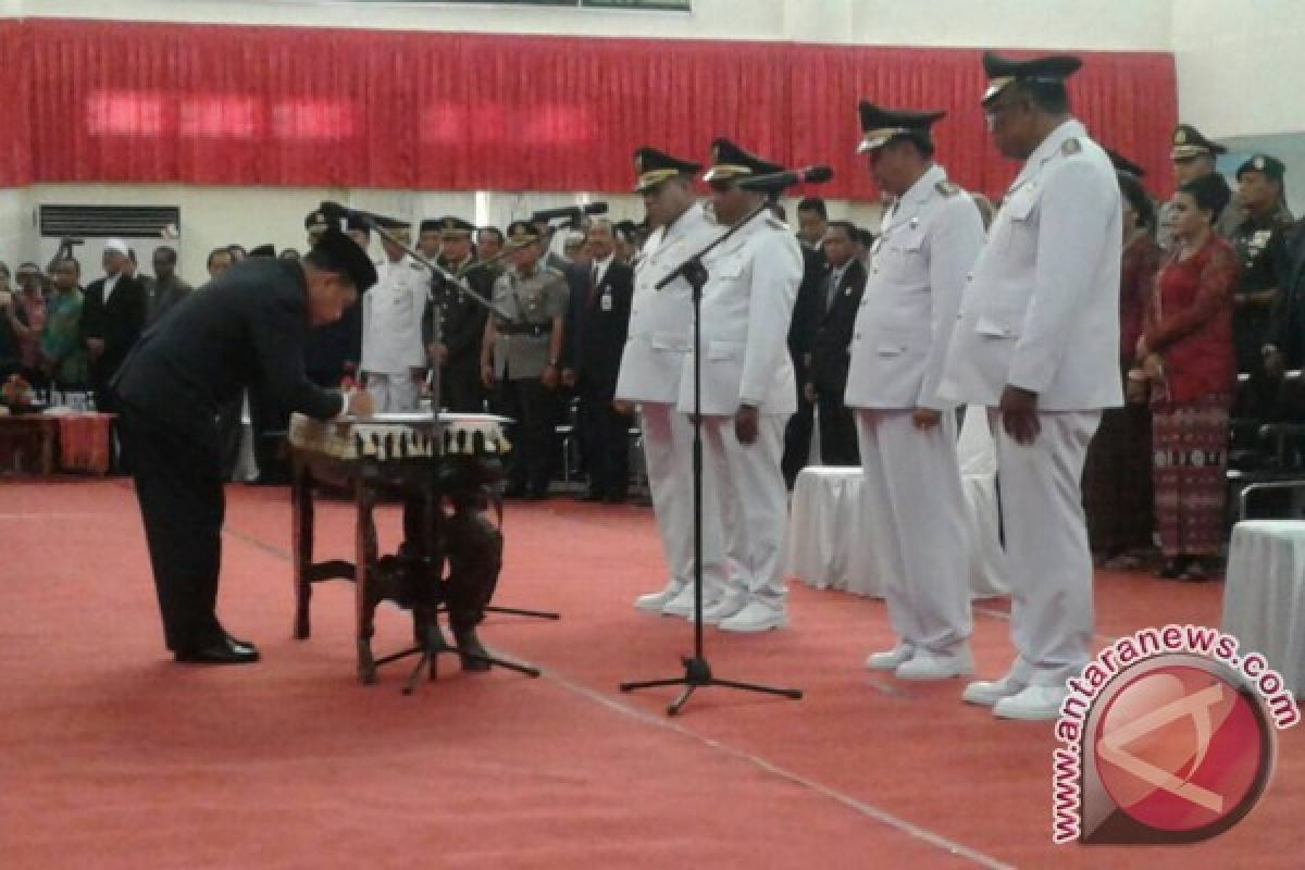 Gubernur NTT Lantik Dua Kepala Daerah