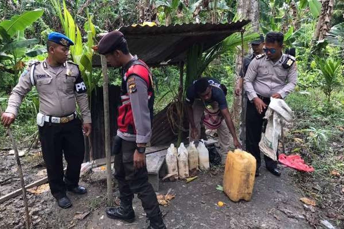 Polisi Keerom gerebek lokasi pembuatan minuman beralkohol