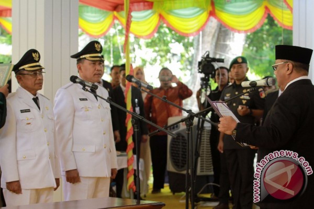 Gubernur Gorontalo Lantik Bupati/Wabup Boalemo
