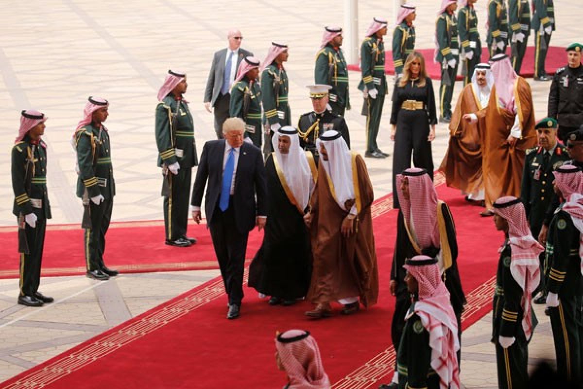 Salah satu tujuan Trump ke Saudi, buka pusat pengawasan militan