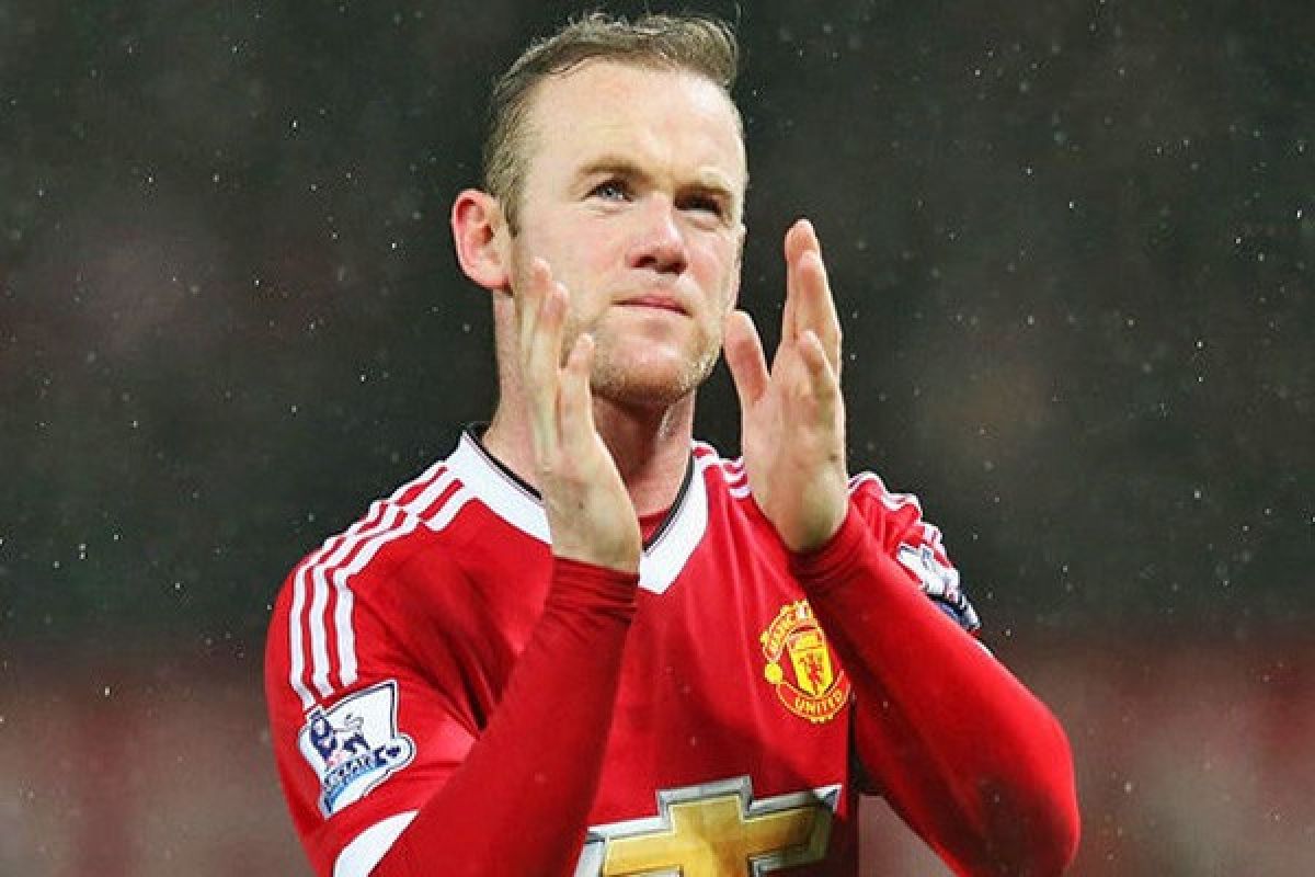 Neville: Rooney Mungkin Tinggalkan United Untuk Perpanjang Kariernya