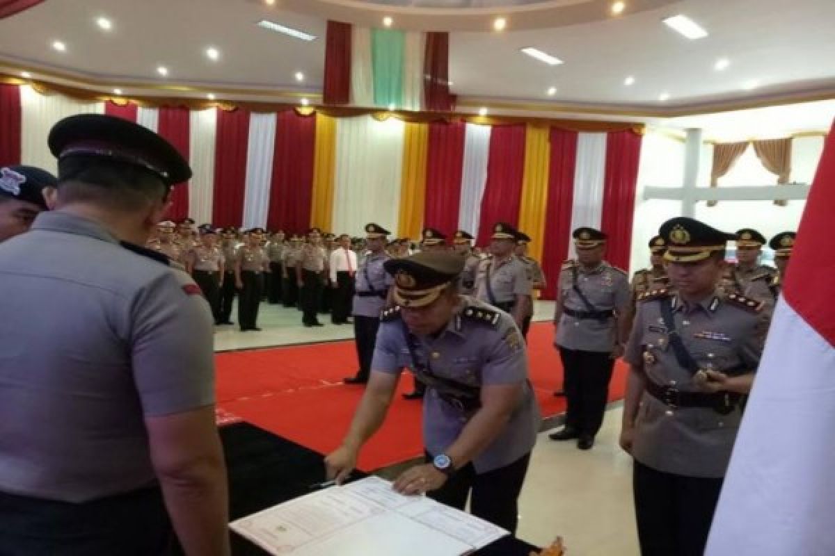 Kapolda Kalteng Pimpin Serah Terima Jabatan 8 Perwira 
