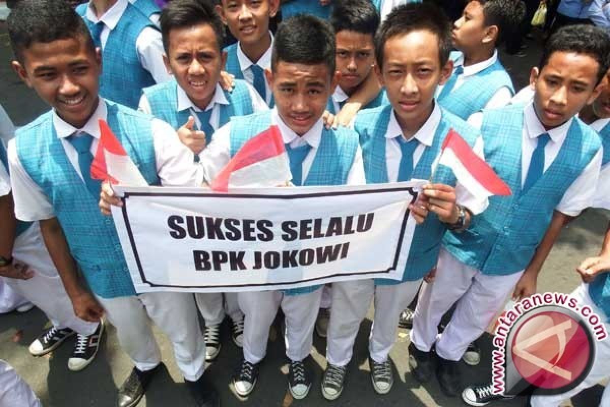 Ribuan Pelajar Sambut Kedatangan Presiden Ri Jokowi