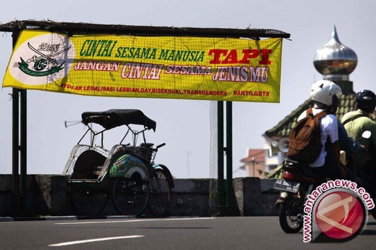 Legislator dorong polisi pertajam penyidikan pesta gay