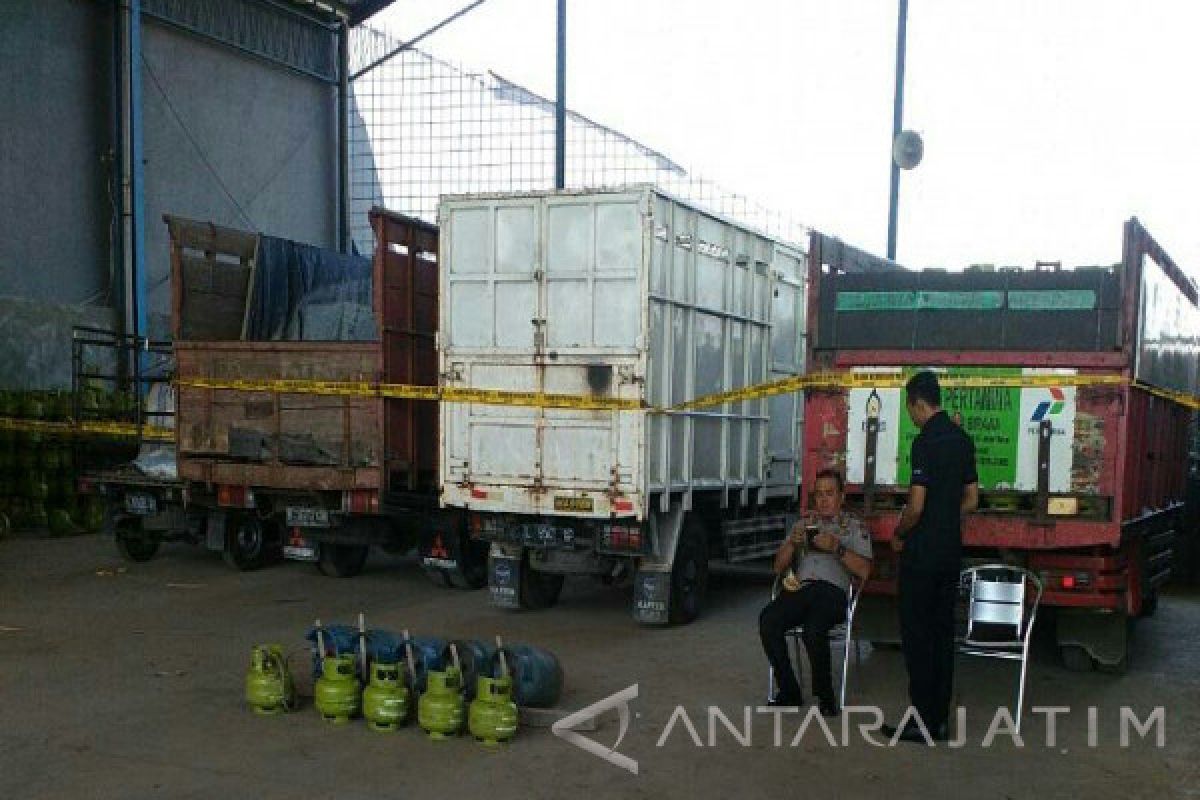 Polda Jatim Grebek Dua Gudang Elpiji Oplosan di Gresik