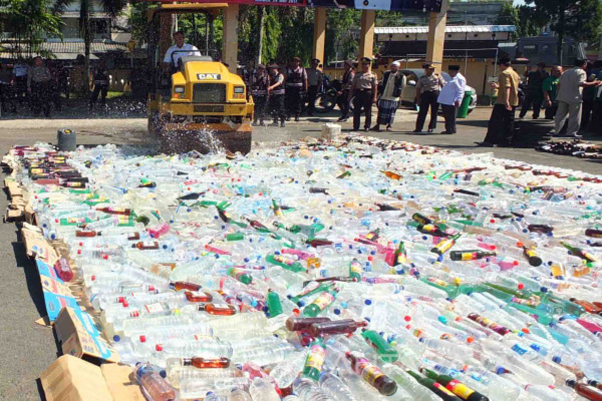 Polres Jember Musnahkan Ribuan Botol Minuman Keras dan Narkoba