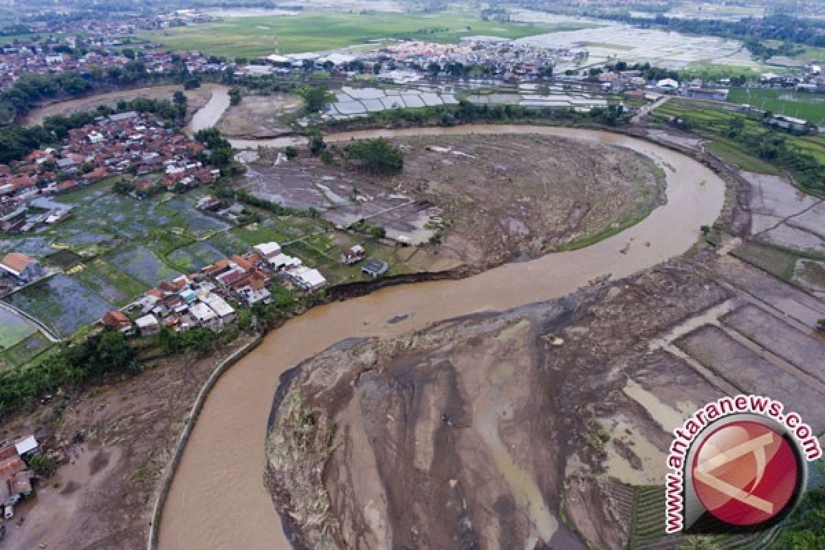DPRD Garut : Korban Banjir Butuh Rumah Layak