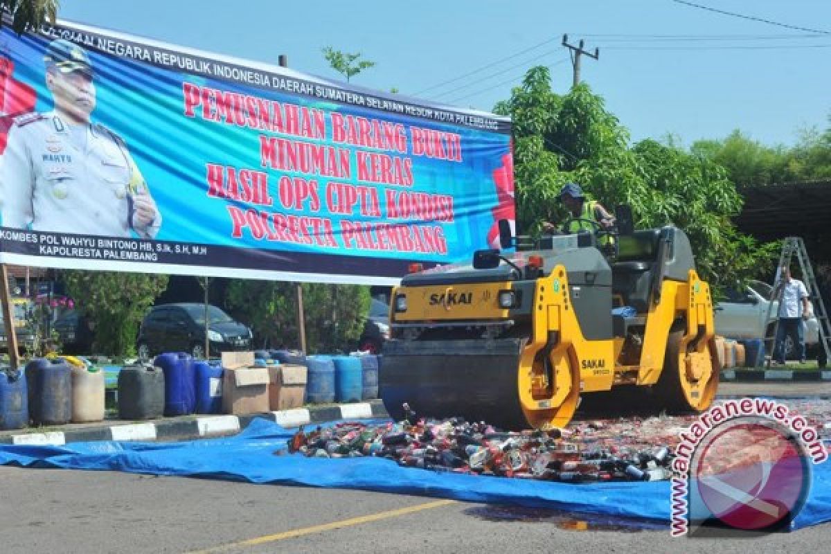 Polresta Palembang musnahkan 1.610 botol minuman keras