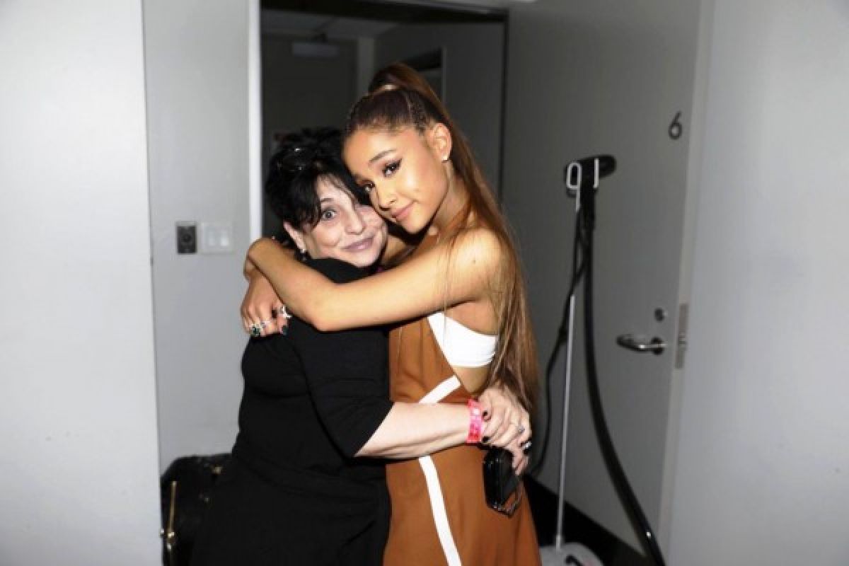 Ibu Ariana Grande ikut selamatkan penggemar saat bom meledak