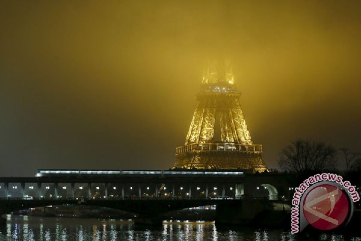 Duka Manchester, Lampu Menara Eiffel Dipadamkan