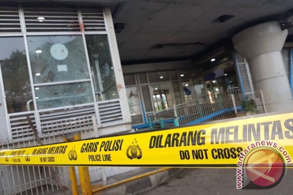 Halte TransJakarta Kampung Melayu sedang dibenahi setelah ledakan bom