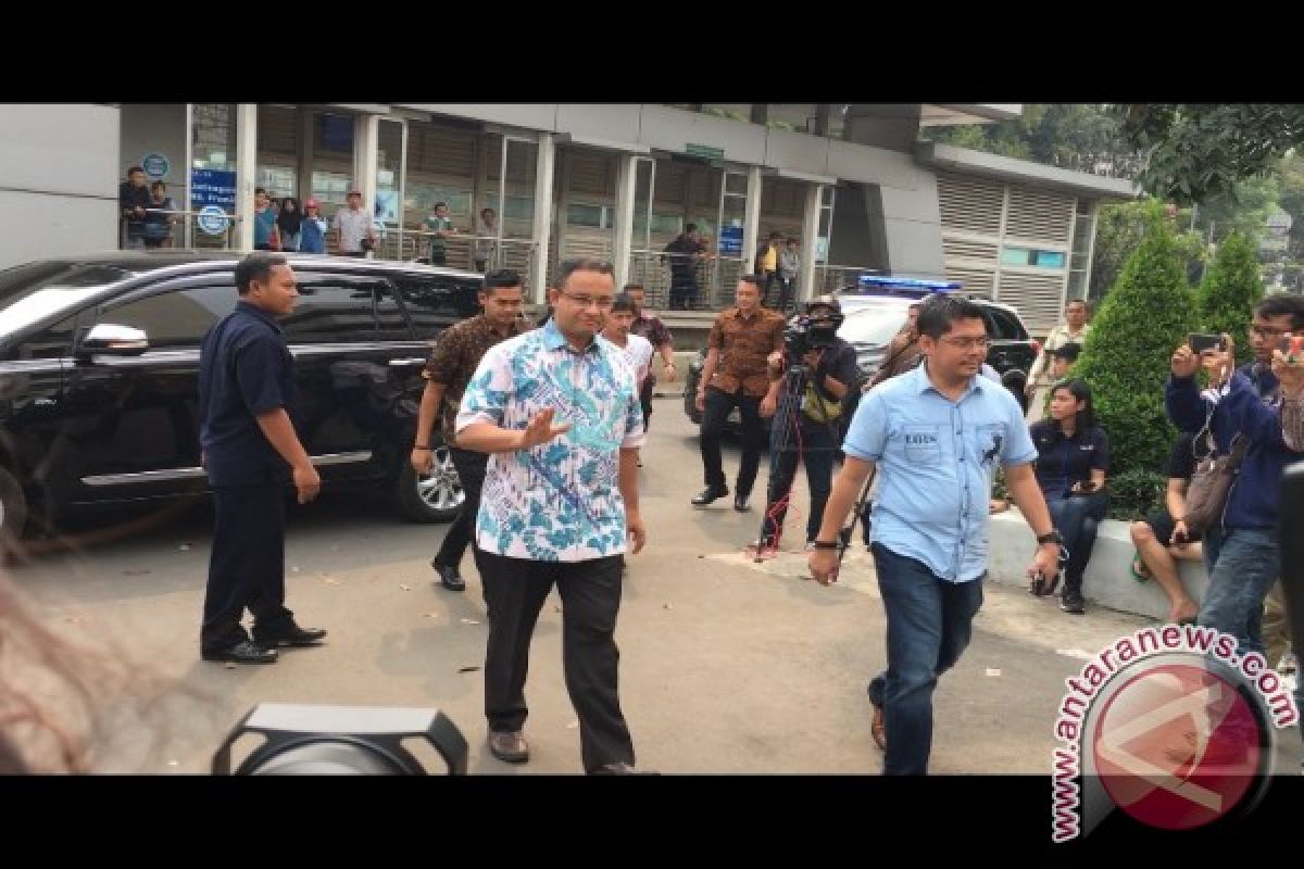 Bom Kampung Melayu - Anies Baswedan jenguk korban di rumah sakit 