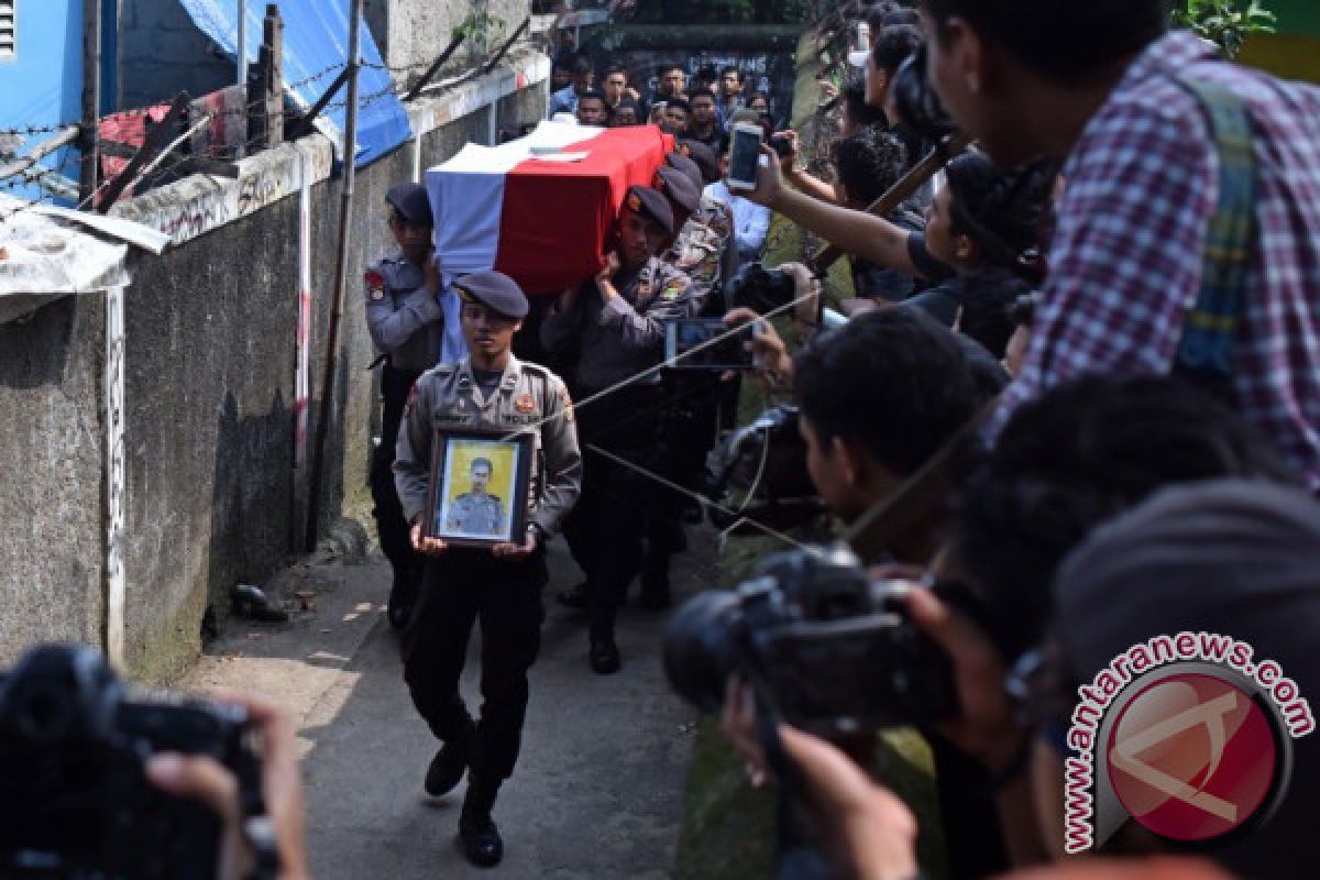 Jenazah Bripda Ridho Dimakamkan di Lampung Tengah