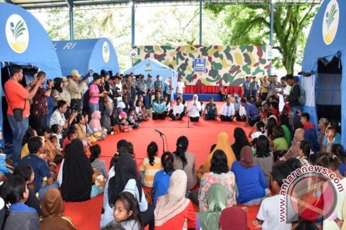 Mensos Khofifah Pulangkan Pengungsi Dusun Batu Koneng