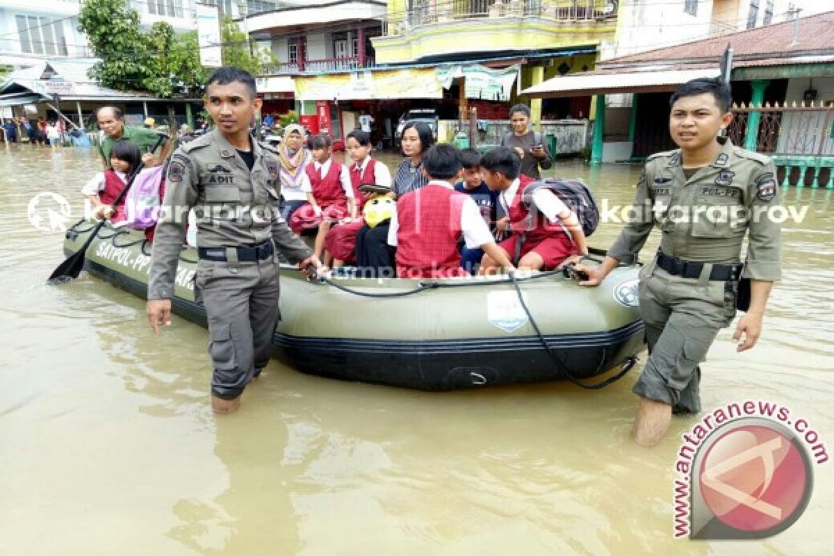 Tangani Banjir, Gubernur Instruksikan OPD Turunkan Kekuatan Maksimal