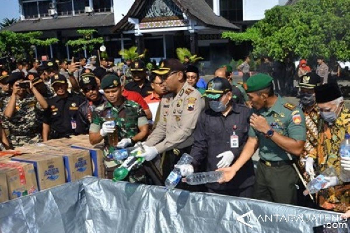 Polres Sukoharjo Musnahkan Ribuan Liter Ciu