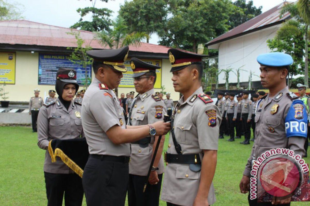 Kapolres Tanah Datar Pimpin Sertijab Kapolsek Salimpaung