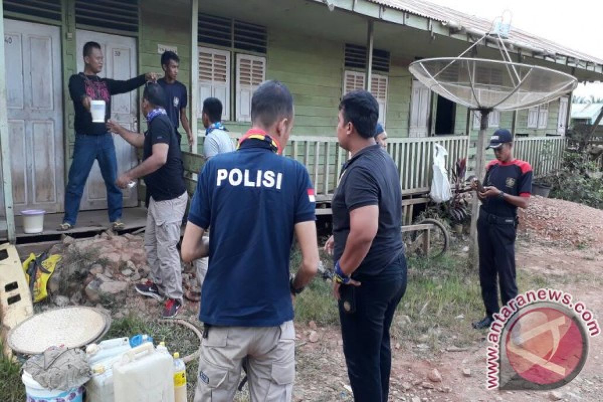 Polisi Simpang Hilir Gerebeg Produksi Miras